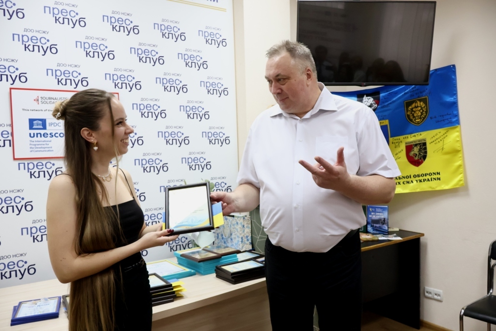 За кожним текстом – виразне авторське «Я»: на Дніпропетровщині нагородили переможців конкурсу «Інформаційний фронт-2024/25» 23 За кожним текстом – виразне авторське «Я»: на Дніпропетровщині нагородили переможців конкурсу «Інформаційний фронт-2024/25» 6