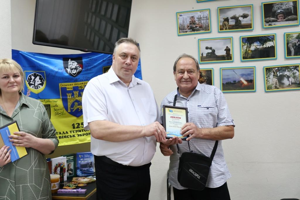 За кожним текстом – виразне авторське «Я»: на Дніпропетровщині нагородили переможців конкурсу «Інформаційний фронт-2024/25» 26 За кожним текстом – виразне авторське «Я»: на Дніпропетровщині нагородили переможців конкурсу «Інформаційний фронт-2024/25» 9
