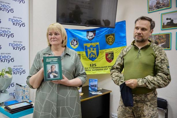 Акція «Рука підтримки»: журналістська спільнота об’єдналася на допомогу колезі з Дніпра 19 Акція «Рука підтримки»: журналістська спільнота об’єдналася на допомогу колезі з Дніпра 2