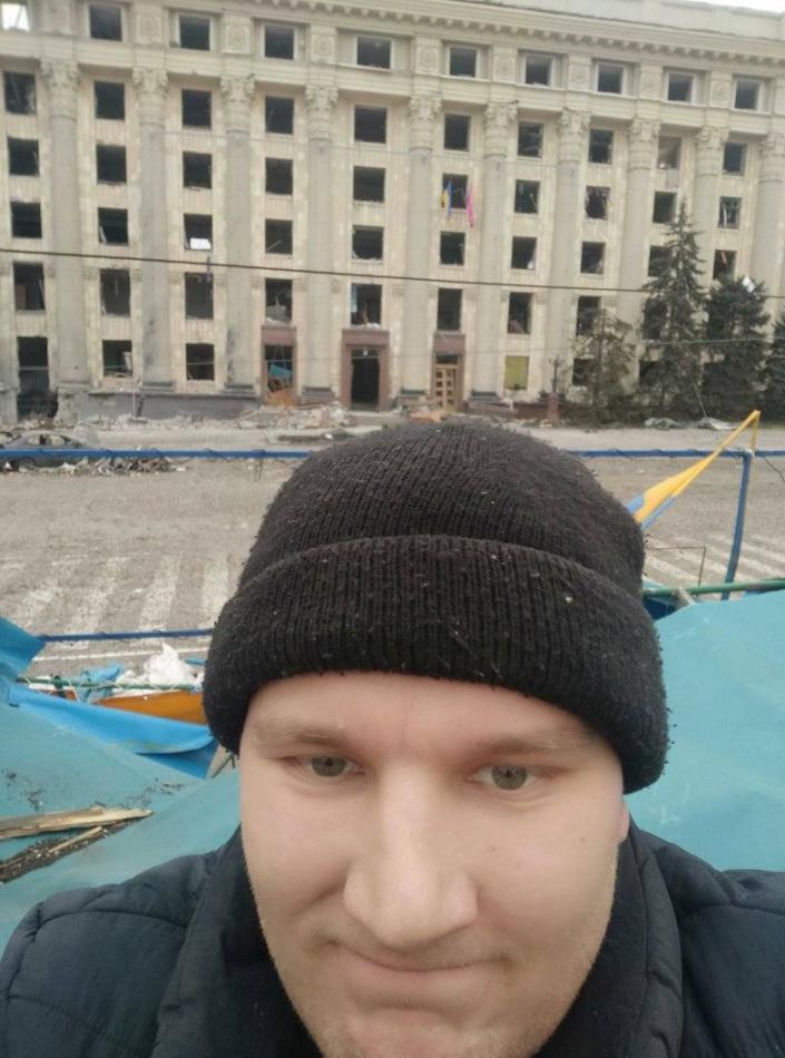 Олексій Басакін – харківський журналіст, а нині військовий: «Відчув, що не можу писати про тих, хто бореться з росіянами, поки сам перебуваю у відносній безпеці» 18 Олексій Басакін – харківський журналіст, а нині військовий: «Відчув, що не можу писати про тих, хто бореться з росіянами, поки сам перебуваю у відносній безпеці» 1