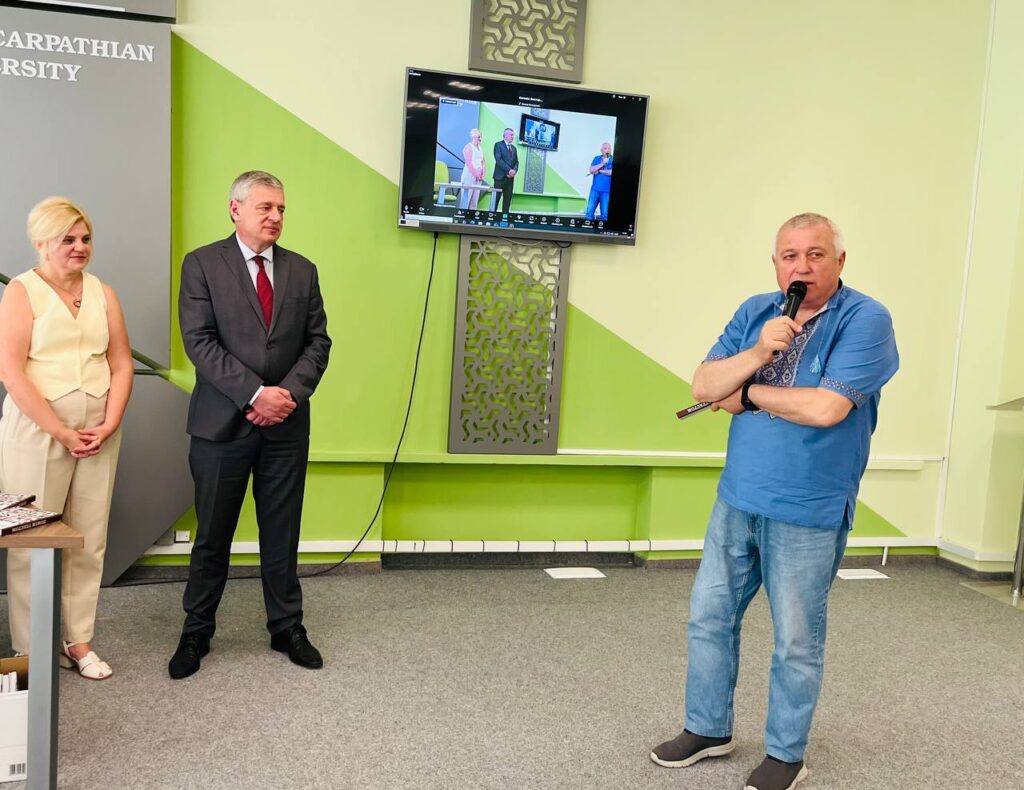 Видавничий проєкт «Поміж текстом: журналісти для журналістів»: результат співпраці професійних медійників та майбутніх журналістів Прикарпаття 20 Видавничий проєкт «Поміж текстом: журналісти для журналістів»: результат співпраці професійних медійників та майбутніх журналістів Прикарпаття 3