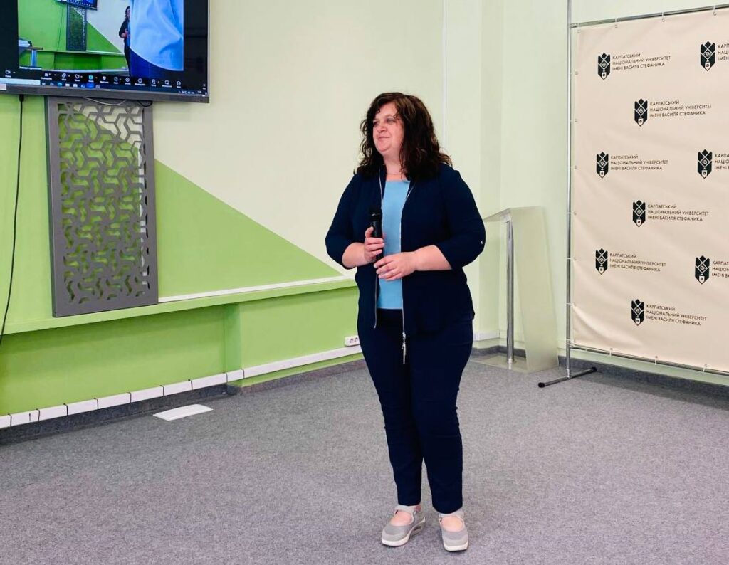 Видавничий проєкт «Поміж текстом: журналісти для журналістів»: результат співпраці професійних медійників та майбутніх журналістів Прикарпаття 23 Видавничий проєкт «Поміж текстом: журналісти для журналістів»: результат співпраці професійних медійників та майбутніх журналістів Прикарпаття 6