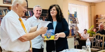 Проєкт «Читаємо своїх»: в Івано-Франківську відбулася творча зустріч із письменником, журналістикознавцем Володимиром Качканом 23 Проєкт «Читаємо своїх»: в Івано-Франківську відбулася творча зустріч із письменником, журналістикознавцем Володимиром Качканом