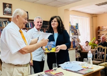 Проєкт «Читаємо своїх»: в Івано-Франківську відбулася творча зустріч із письменником, журналістикознавцем Володимиром Качканом