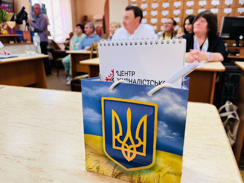 Проєкт «Читаємо своїх»: в Івано-Франківську відбулася творча зустріч із письменником, журналістикознавцем Володимиром Качканом 21 Проєкт «Читаємо своїх»: в Івано-Франківську відбулася творча зустріч із письменником, журналістикознавцем Володимиром Качканом 4