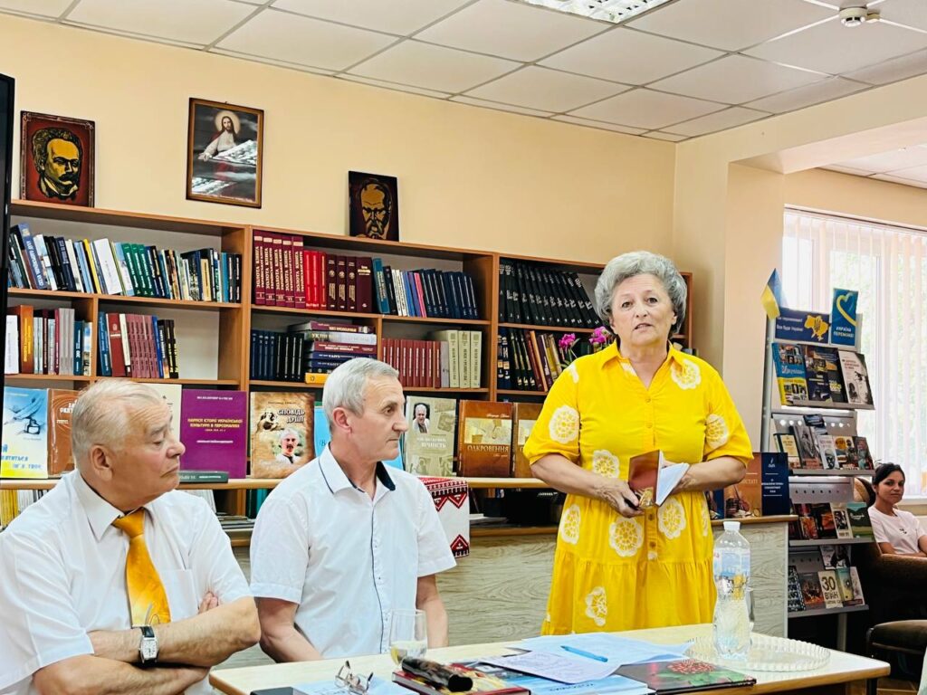Проєкт «Читаємо своїх»: в Івано-Франківську відбулася творча зустріч із письменником, журналістикознавцем Володимиром Качканом 23 Проєкт «Читаємо своїх»: в Івано-Франківську відбулася творча зустріч із письменником, журналістикознавцем Володимиром Качканом 6