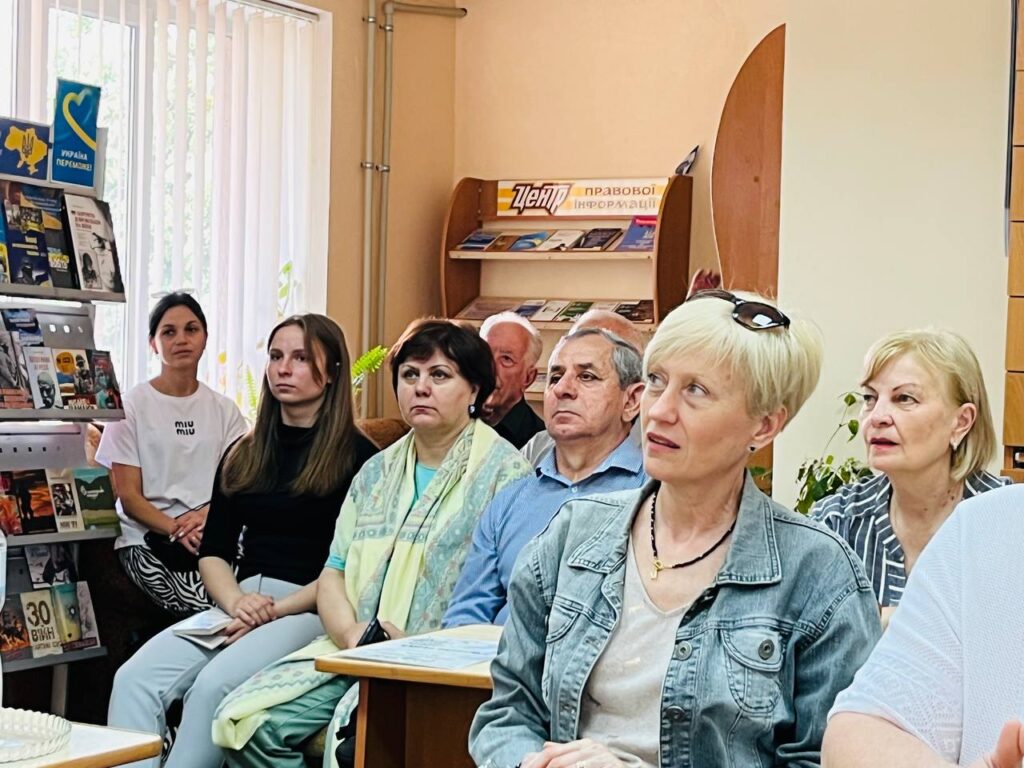 Проєкт «Читаємо своїх»: в Івано-Франківську відбулася творча зустріч із письменником, журналістикознавцем Володимиром Качканом 24 Проєкт «Читаємо своїх»: в Івано-Франківську відбулася творча зустріч із письменником, журналістикознавцем Володимиром Качканом 7