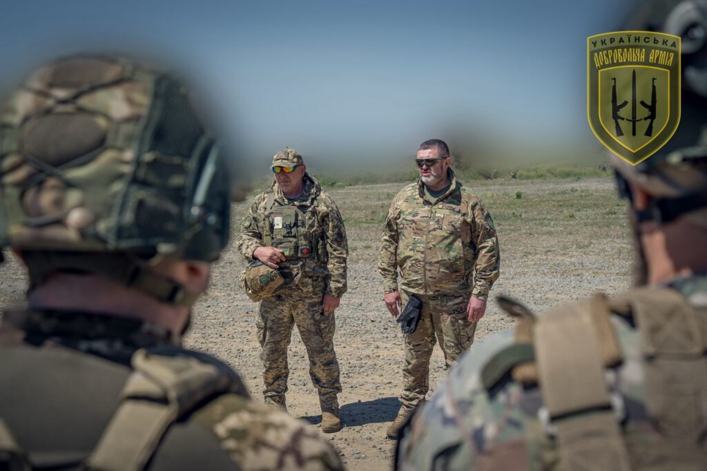 Командир і журналіст в одній особі. Як речник УДА Сергій Братчук поєднує на передовій слово і зброю 19 Командир і журналіст в одній особі. Як речник УДА Сергій Братчук поєднує на передовій слово і зброю 2