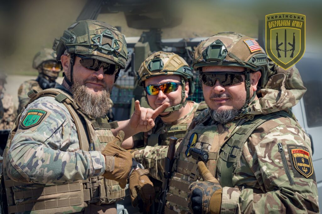 Командир і журналіст в одній особі. Як речник УДА Сергій Братчук поєднує на передовій слово і зброю 23 Командир і журналіст в одній особі. Як речник УДА Сергій Братчук поєднує на передовій слово і зброю 6