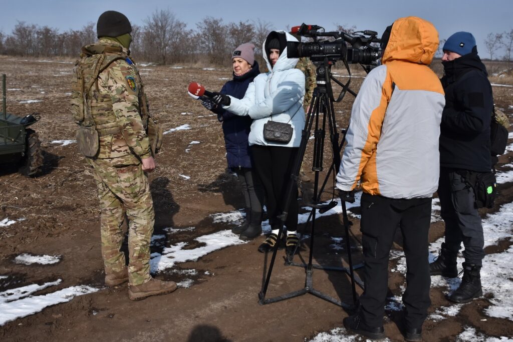 «Іноземні журналісти розуміють: якщо Україна програє війну, завтра війна прийде в їхні країни», – пресслужба 65-ої бригади 24 «Іноземні журналісти розуміють: якщо Україна програє війну, завтра війна прийде в їхні країни», – пресслужба 65-ої бригади 7