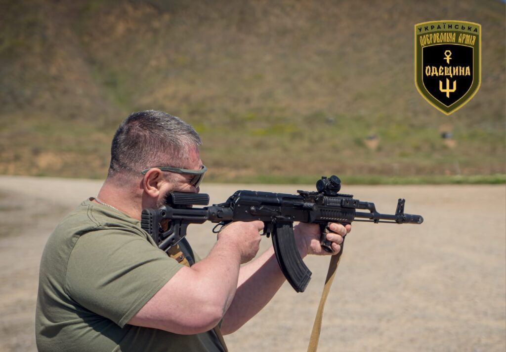 Командир і журналіст в одній особі. Як речник УДА Сергій Братчук поєднує на передовій слово і зброю 24 Командир і журналіст в одній особі. Як речник УДА Сергій Братчук поєднує на передовій слово і зброю 7