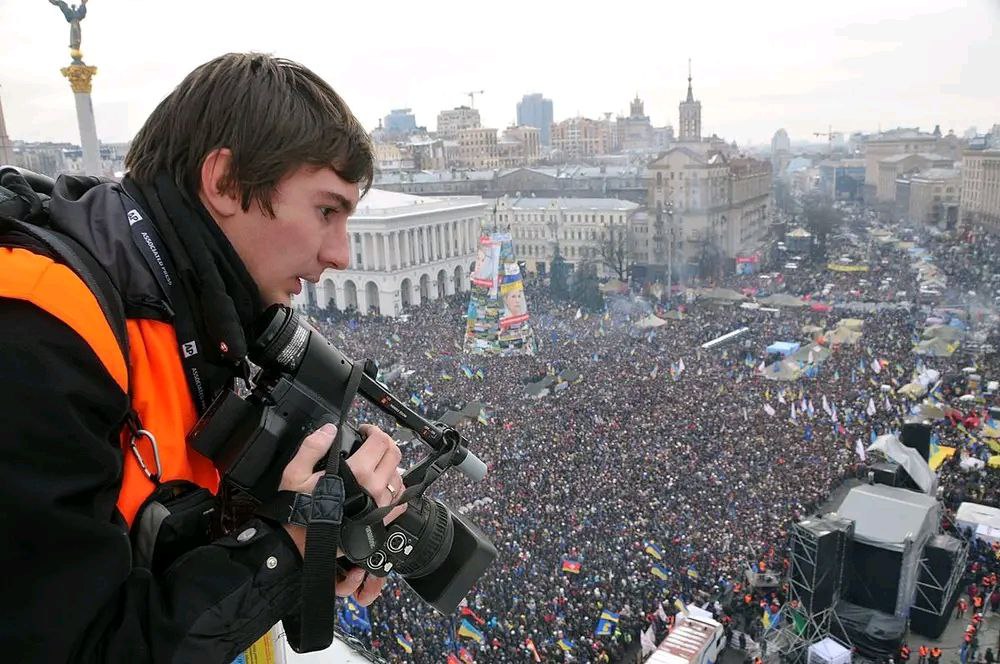За лаштунками стамбульських переговорів: досвід українського журналіста BBC 24 За лаштунками стамбульських переговорів: досвід українського журналіста BBC 7