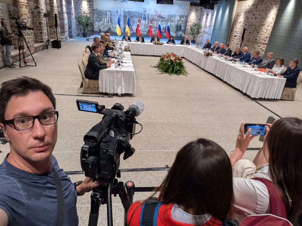 За лаштунками стамбульських переговорів: досвід українського журналіста BBC 18 За лаштунками стамбульських переговорів: досвід українського журналіста BBC 1