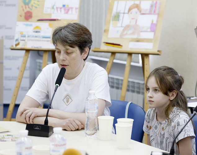 Листівки з дитячих малюнків – як посланці доброї волі від українських журналістів 27 Листівки з дитячих малюнків – як посланці доброї волі від українських журналістів 10