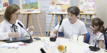 Листівки з дитячих малюнків – як посланці доброї волі від українських журналістів