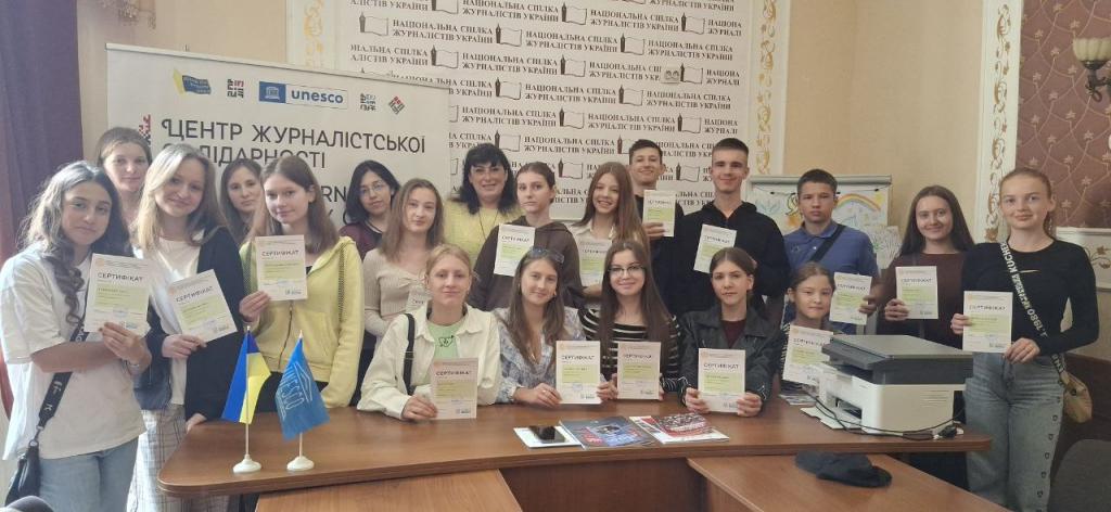 Львівський ЦЖС долучився до профорієнтаційного заходу: майбутні медійники пройшли Школу журналістики 18 Львівський ЦЖС долучився до профорієнтаційного заходу: майбутні медійники пройшли Школу журналістики 1