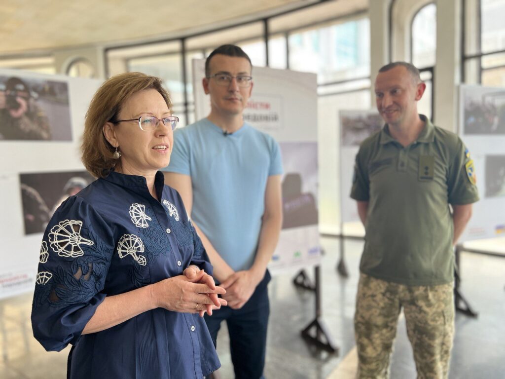 Голова НСЖУ Сергій Томіленко вручив військовим медійникам відзнаки Спілки 2