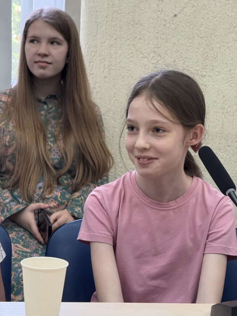 «Я – з родини журналістів»: Національна спілка журналістів України презентувала серію листівок до Дня журналіста 10