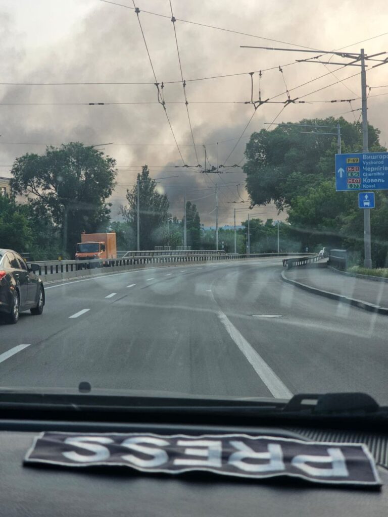 «Медійникам доводиться працювати у диму та серед руїн, із загрозою повторних атак», – відома воєнна журналістка Юлія Суркова 19 «Медійникам доводиться працювати у диму та серед руїн, із загрозою повторних атак», – відома воєнна журналістка Юлія Суркова 2