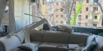 Унаслідок російського удару по Києву зруйновано помешкання колишньої журналістки Прямого Тетяни Брикової