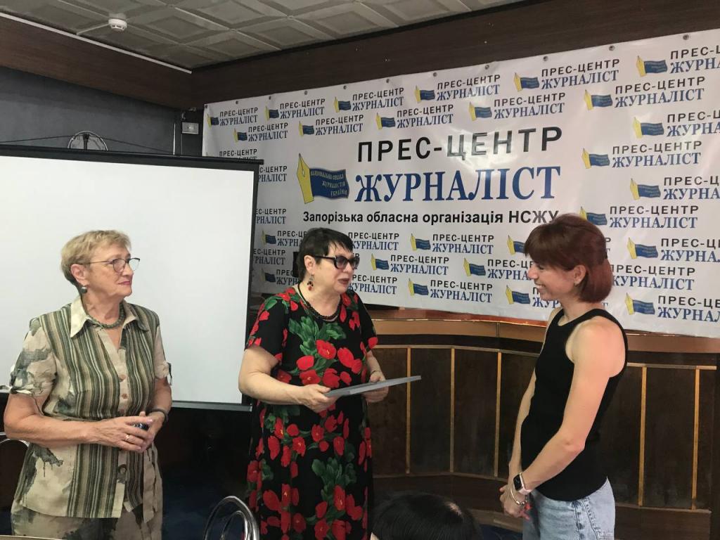 Журналістська естафета добра: у Запоріжжі підбили підсумки благодійного аукціону «Рука підтримки» 21 Журналістська естафета добра: у Запоріжжі підбили підсумки благодійного аукціону «Рука підтримки» 4