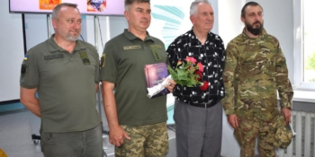 «Оборонці Гуляйпільського краю»: у Запоріжжі відбулась презентація книги Івана Кушніренка 18 «Оборонці Гуляйпільського краю»: у Запоріжжі відбулась презентація книги Івана Кушніренка