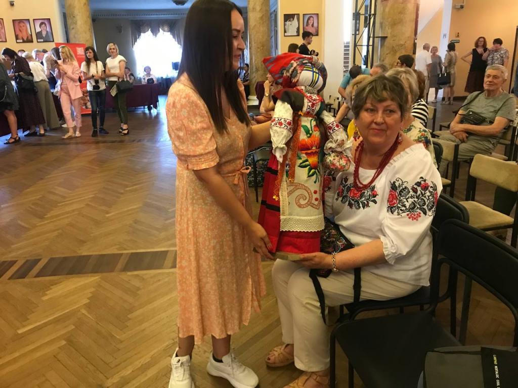 Мистецький креатив запорізьких медійників: де тепер живуть журналістські ляльки-мотанки? 18 Мистецький креатив запорізьких медійників: де тепер живуть журналістські ляльки-мотанки? 1