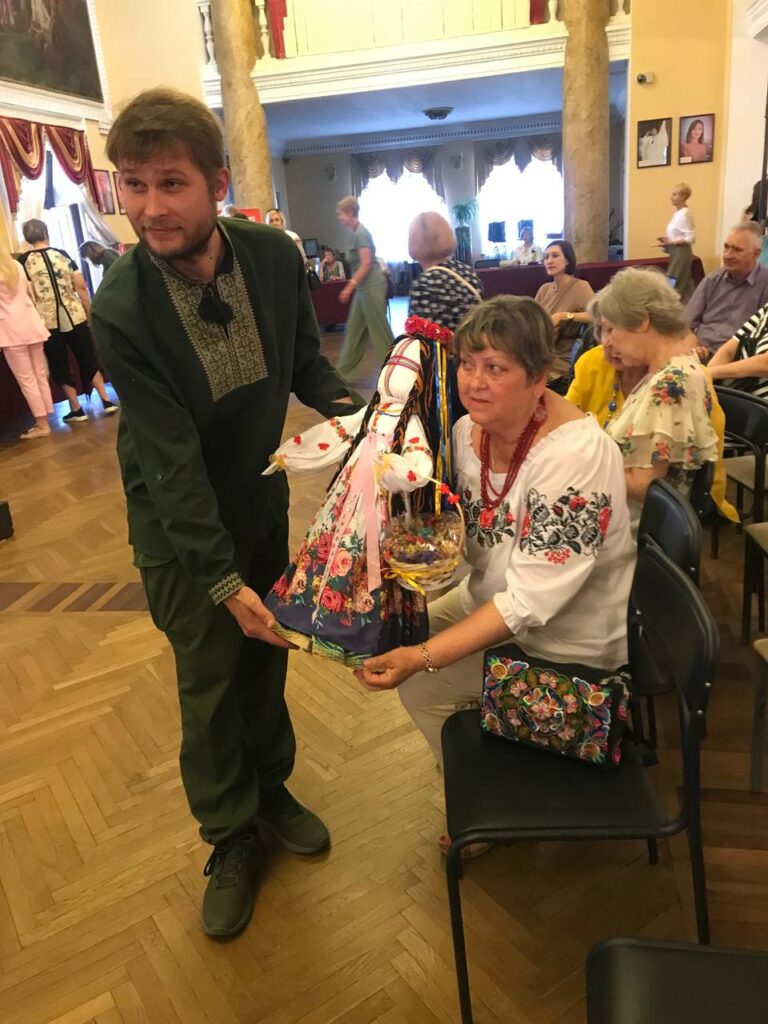 Мистецький креатив запорізьких медійників: де тепер живуть журналістські ляльки-мотанки? 20 Мистецький креатив запорізьких медійників: де тепер живуть журналістські ляльки-мотанки? 3