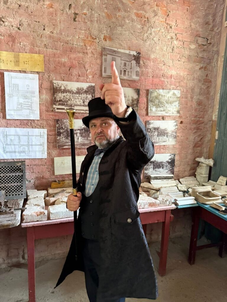 96-річний журналіст Олег Сошинський отримав посвідчення НСЖУ з рук голови Спілки 23 96-річний журналіст Олег Сошинський отримав посвідчення НСЖУ з рук голови Спілки 6