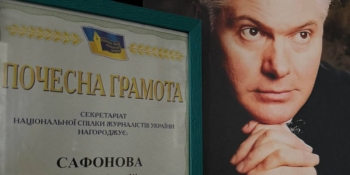Голос, що став епохою: до легендарного диктора Олександра Сафонова завітав голова НСЖУ Сергій Томіленко 24 96-річний журналіст Олег Сошинський отримав посвідчення НСЖУ з рук голови Спілки