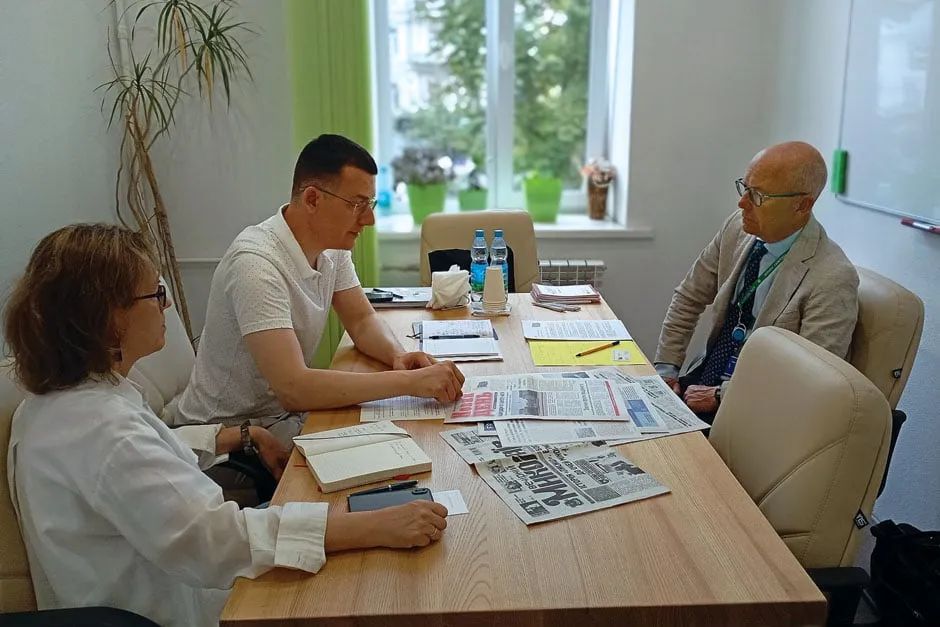 «Просимо журналістів зняти з бронежилетів маркери „Преса“. Бо окупанти полюють за тими, хто документує їхні злочини…» 18 «Просимо журналістів зняти з бронежилетів маркери „Преса“. Бо окупанти полюють за тими, хто документує їхні злочини…» 1