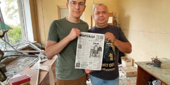 «Просимо журналістів зняти з бронежилетів маркери „Преса“. Бо окупанти полюють за тими, хто документує їхні злочини…» 23 «Просимо журналістів зняти з бронежилетів маркери „Преса“. Бо окупанти полюють за тими, хто документує їхні злочини…»