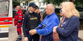 Журналісти фіксують наслідки ракетної атаки на Чернівці: російські терористи вбили трьох мирних людей, поранено майже 30 осіб 18 Журналісти фіксують наслідки ракетної атаки на Чернівці: російські терористи вбили трьох мирних людей, поранено майже 30 осіб