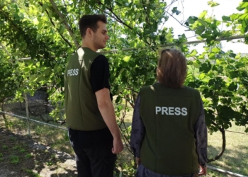 До Дніпровського центру журналістської солідарності НСЖУ надійшли жилети «PRESS» – підтримка від японського благодійника