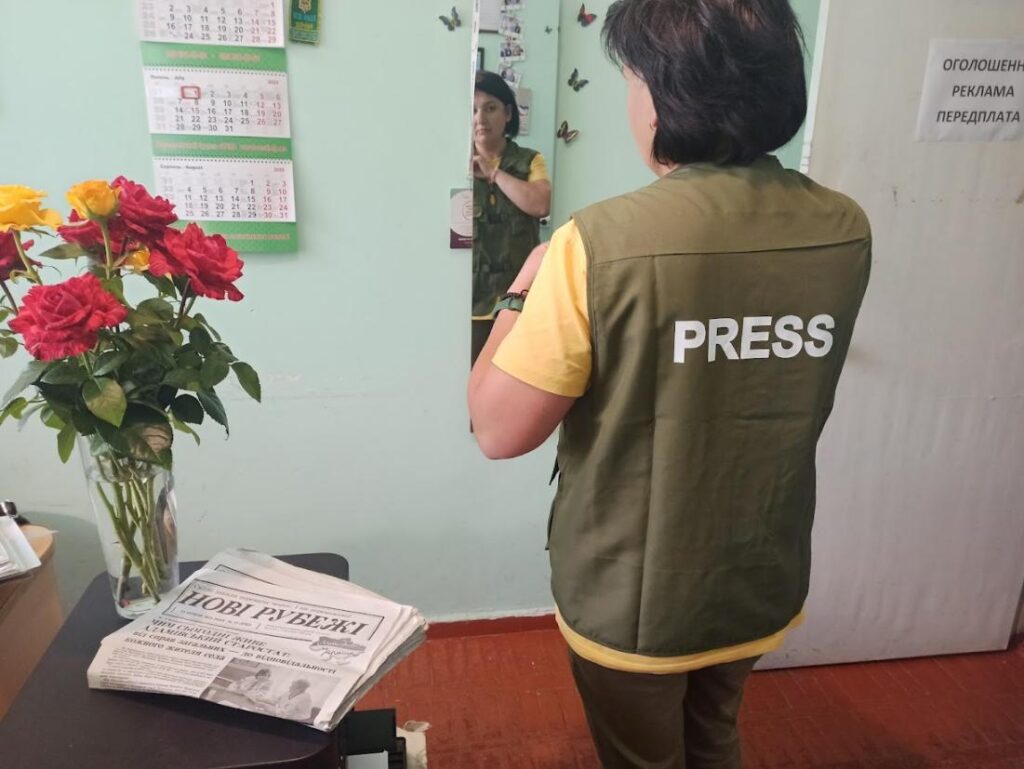 До Дніпровського центру журналістської солідарності НСЖУ надійшли жилети «PRESS» – підтримка від японського благодійника 19 До Дніпровського центру журналістської солідарності НСЖУ надійшли жилети «PRESS» – підтримка від японського благодійника 2