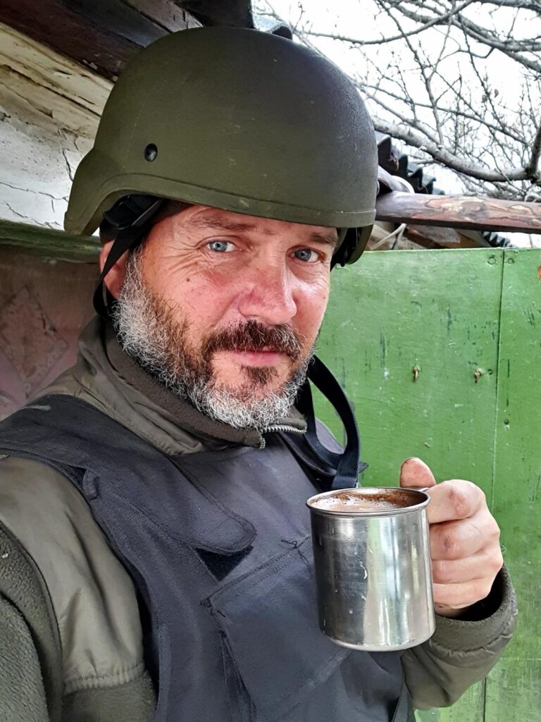 Олександр Шульга – журналіст і військовий: «Коли знаєш, що за твоєю спиною потужна спільнота, – ти не можеш зрадити ні її, ні собі». 18 Олександр Шульга – журналіст і військовий: «Коли знаєш, що за твоєю спиною потужна спільнота, – ти не можеш зрадити ні її, ні собі». 1