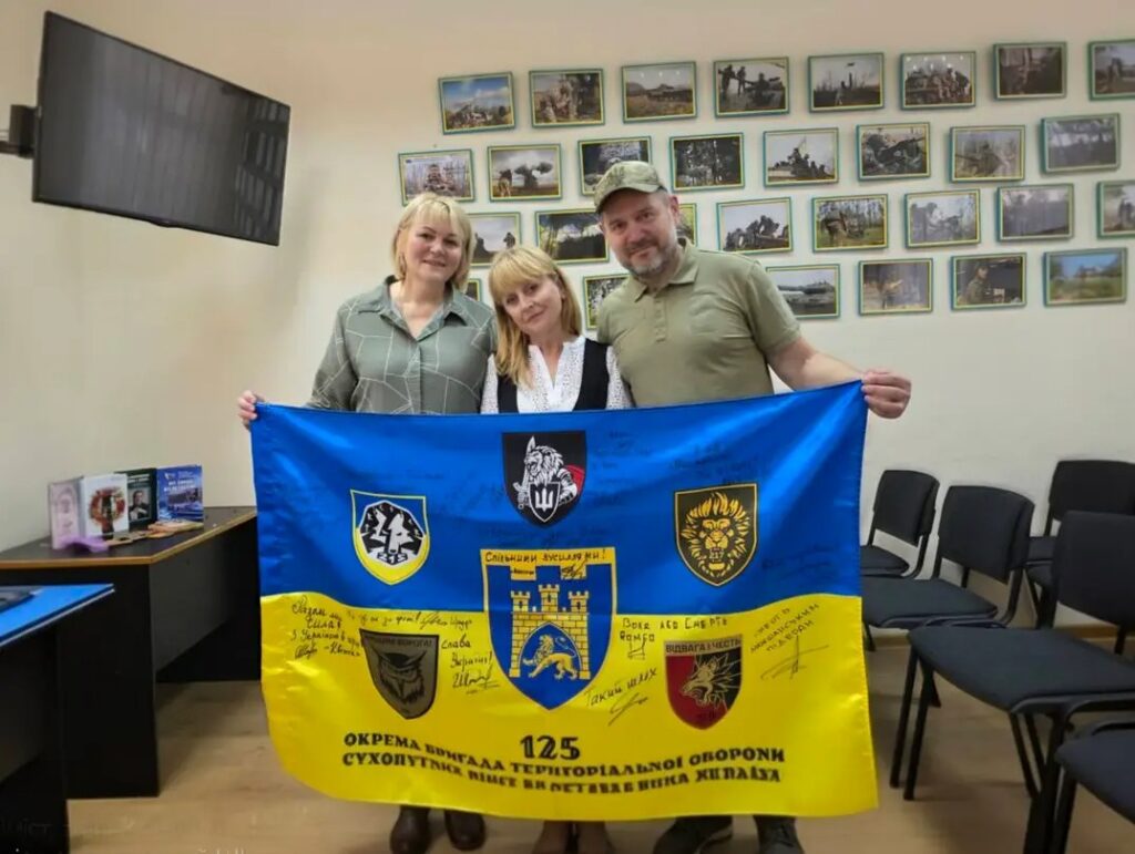 Олександр Шульга – журналіст і військовий: «Коли знаєш, що за твоєю спиною потужна спільнота, – ти не можеш зрадити ні її, ні собі». 19 Олександр Шульга – журналіст і військовий: «Коли знаєш, що за твоєю спиною потужна спільнота, – ти не можеш зрадити ні її, ні собі». 2