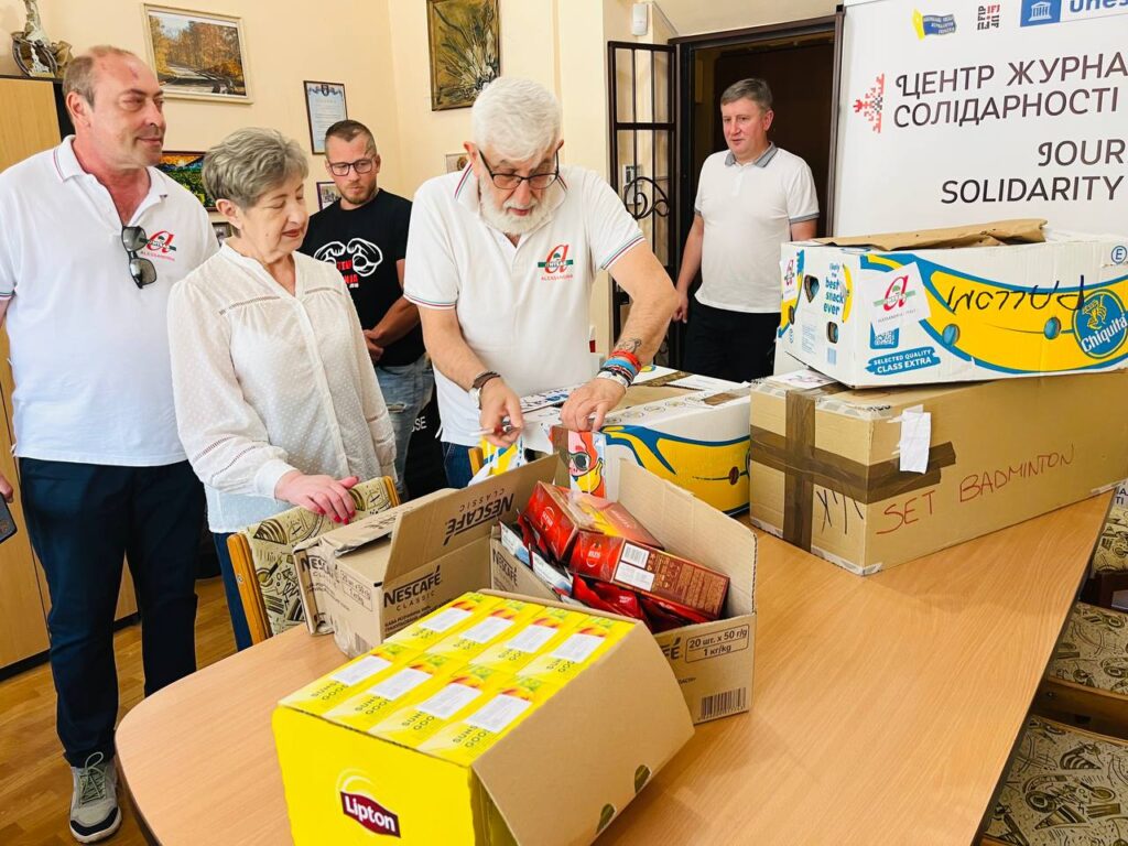 Волонтери італійської асоціації  «Anteas Alessandria» привезли в Івано-Франківський ЦЖС гуманітарну допомогу 1
