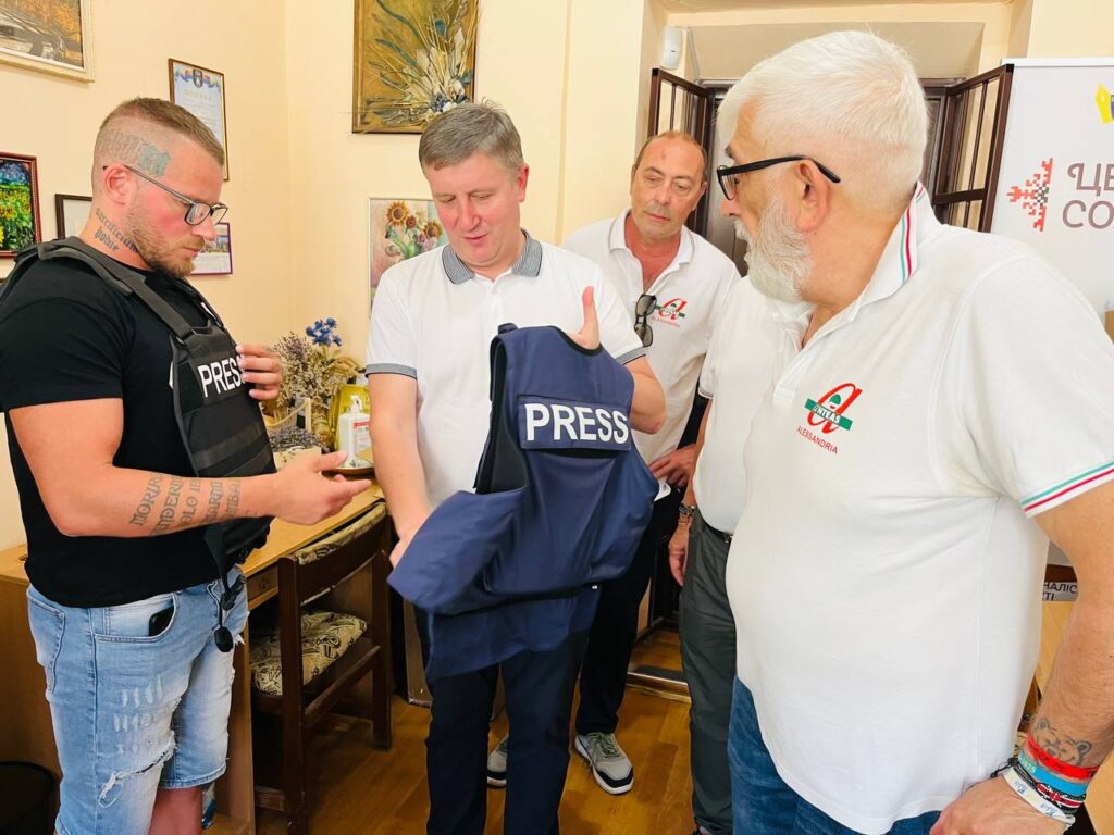Волонтери італійської асоціації  «Anteas Alessandria» привезли в Івано-Франківський ЦЖС гуманітарну допомогу 6