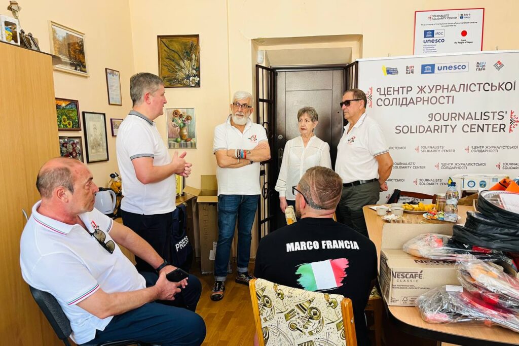 Волонтери італійської асоціації  «Anteas Alessandria» привезли в Івано-Франківський ЦЖС гуманітарну допомогу 8