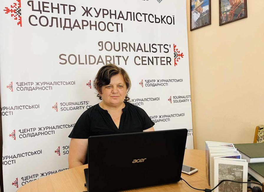 Мандрівки позитивно впливають на ментальне здоров’я журналістів: у коворкінгу Івано-Франківського Центру журналістської солідарності відбулася зустріч із журналістами-ВПО 18 Мандрівки позитивно впливають на ментальне здоров’я журналістів: у коворкінгу Івано-Франківського Центру журналістської солідарності відбулася зустріч із журналістами-ВПО 1