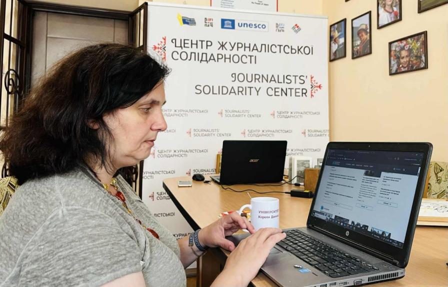 Мандрівки позитивно впливають на ментальне здоров’я журналістів: у коворкінгу Івано-Франківського Центру журналістської солідарності відбулася зустріч із журналістами-ВПО 20 Мандрівки позитивно впливають на ментальне здоров’я журналістів: у коворкінгу Івано-Франківського Центру журналістської солідарності відбулася зустріч із журналістами-ВПО 3