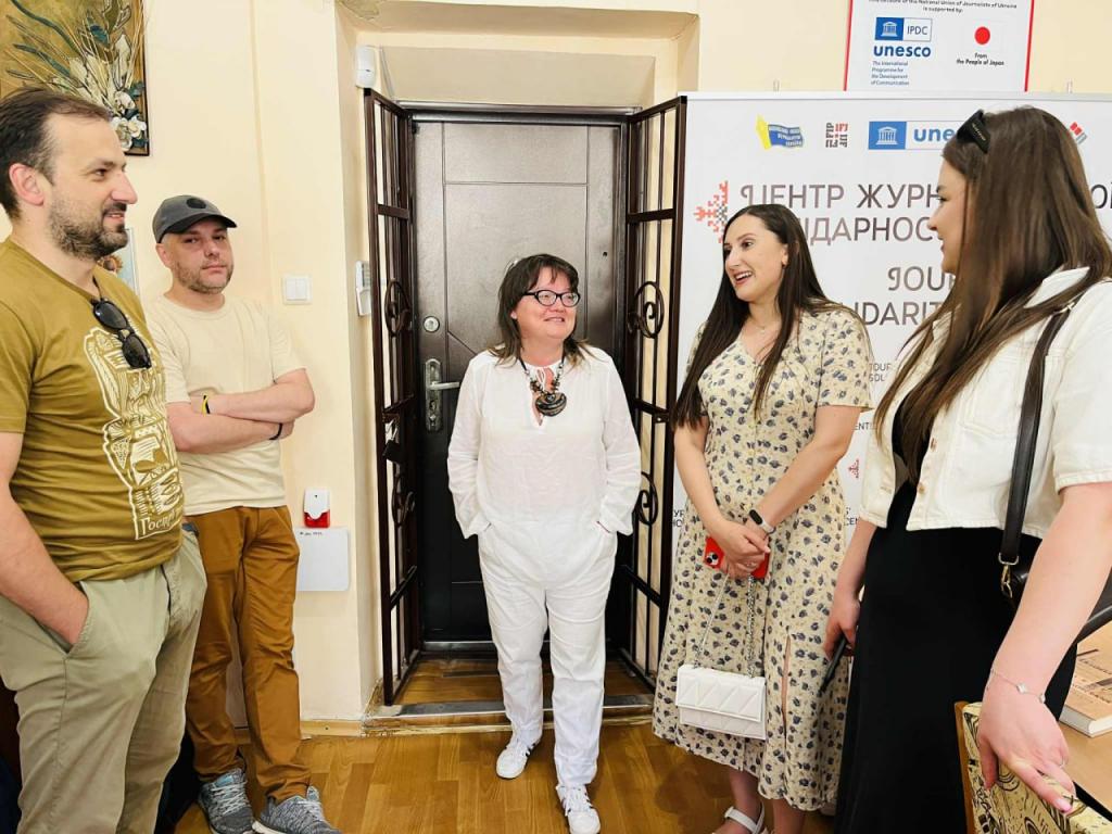«Ця нагорода – про нашу спільну роботу»: на Івано-Франківщині вручили відзнаки медійникам 19 «Ця нагорода – про нашу спільну роботу»: на Івано-Франківщині вручили відзнаки медійникам 2