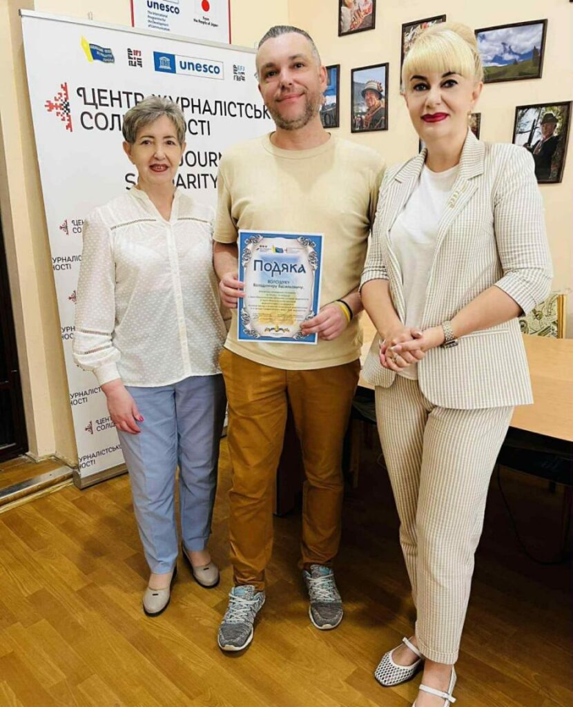 «Ця нагорода – про нашу спільну роботу»: на Івано-Франківщині вручили відзнаки медійникам 20 «Ця нагорода – про нашу спільну роботу»: на Івано-Франківщині вручили відзнаки медійникам 3