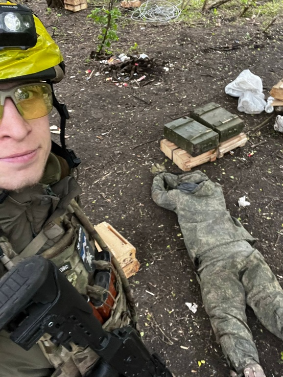 Війна через об’єктив: історія Микити Шандиби, колишнього пресофіцера, а нині – військового кореспондента 20 Війна через об’єктив: історія Микити Шандиби, колишнього пресофіцера, а нині – військового кореспондента 3