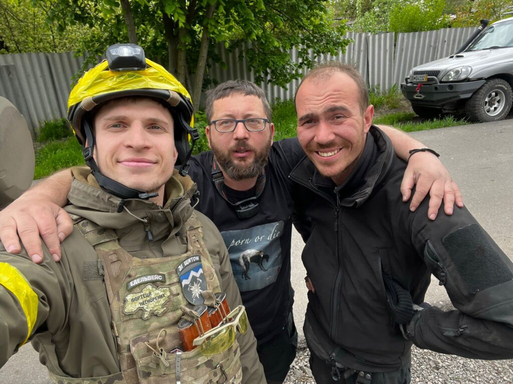 Війна через об’єктив: історія Микити Шандиби, колишнього пресофіцера, а нині – військового кореспондента 21 Війна через об’єктив: історія Микити Шандиби, колишнього пресофіцера, а нині – військового кореспондента 4