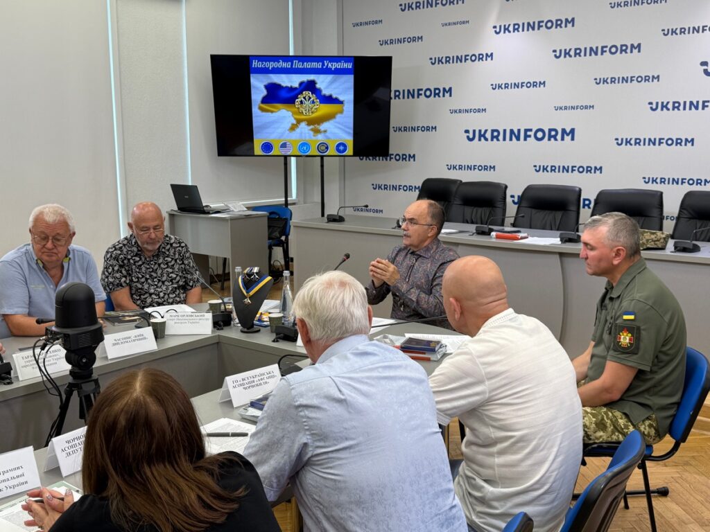 Українських військових, героїв без зброї і друзів України-іноземців відзначатимуть громадськими нагородами