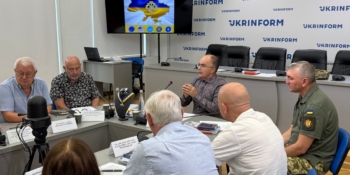 Українських військових, героїв без зброї і друзів України-іноземців відзначатимуть громадськими нагородами