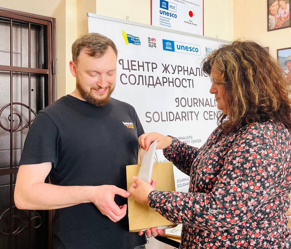 «Рука підтримки»: Центри журналістської солідарності НСЖУ провели масштабну благодійну акцію 24 «Рука підтримки»: Центри журналістської солідарності НСЖУ провели масштабну благодійну акцію 7