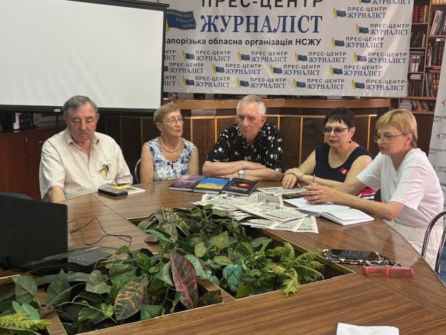 «Захід і Схід – разом!»: онлайн-міст Івано-Франківського та Запорізького Центрів журналістської солідарності 18 «Захід і Схід – разом!»: онлайн-міст Івано-Франківського та Запорізького Центрів журналістської солідарності 1